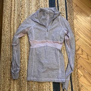 Lululemon size 4 pullover